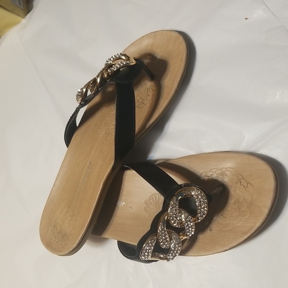Forever 21 Shoes - FOREVER CALISTA Sz 7.5 black thong like sandal w/Bling Chain on top strap EUC